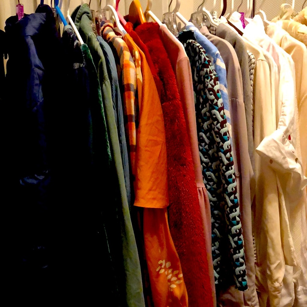 Hi, I’m Kate! Thanks for looking at my closet!